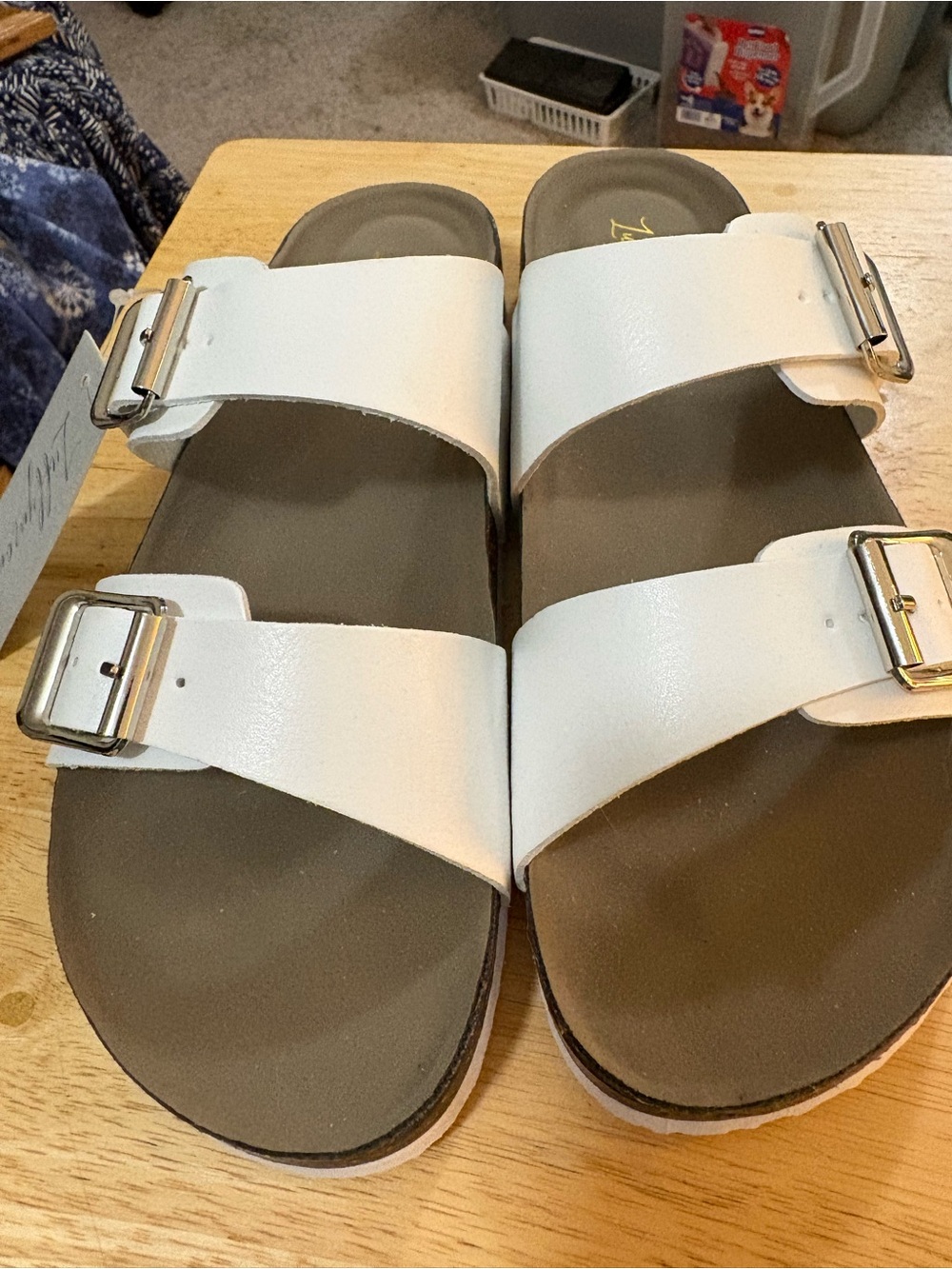 BNWT Kohl’s white leather sandals adjustable straps size 8